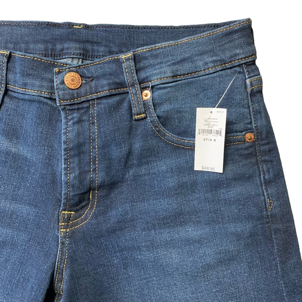 NWT GAP 5" Girlfriend Mid Rise Shorts Size 27/4 - Picture 4 of 6